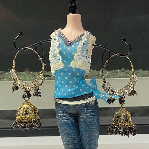 Vintage gold tone rhinestone and bead tassels dangle statement earrings. Used. - Picture 4 of 11